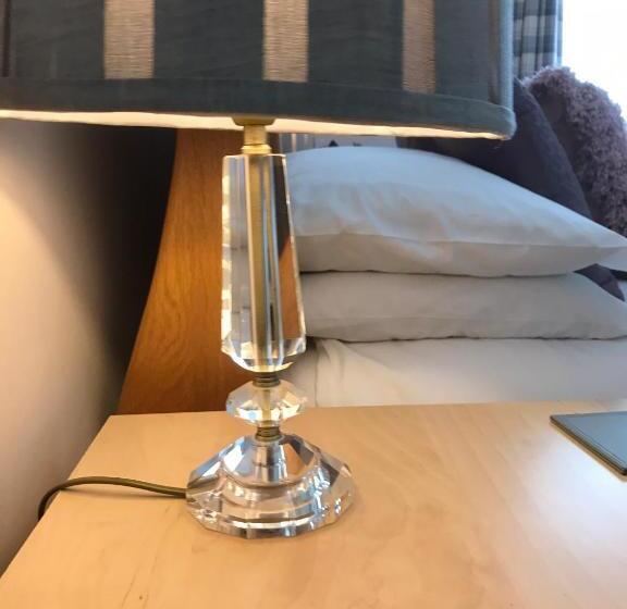 شقة غرفة واحدة, Elizabeth House