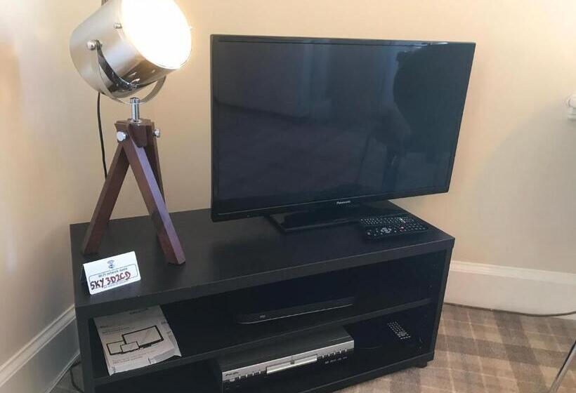 شقة غرفة واحدة, Elizabeth House