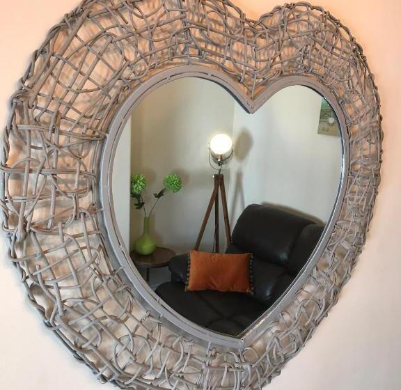 شقة غرفة واحدة, Elizabeth House