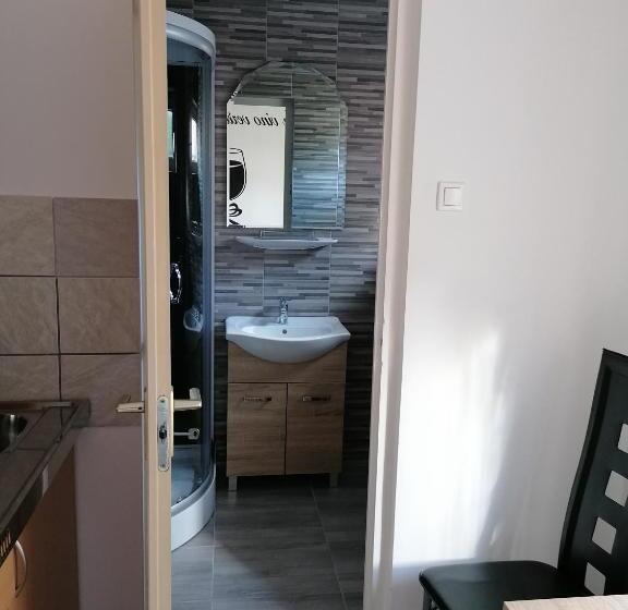 آپارتمان 1 خوابه همکف, Kata Vendégház