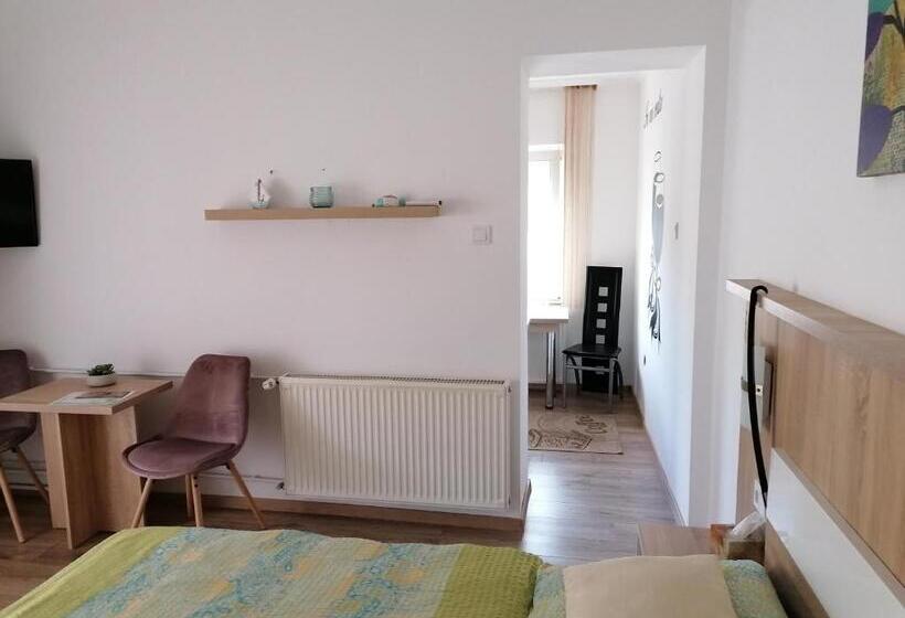 آپارتمان 1 خوابه همکف, Kata Vendégház