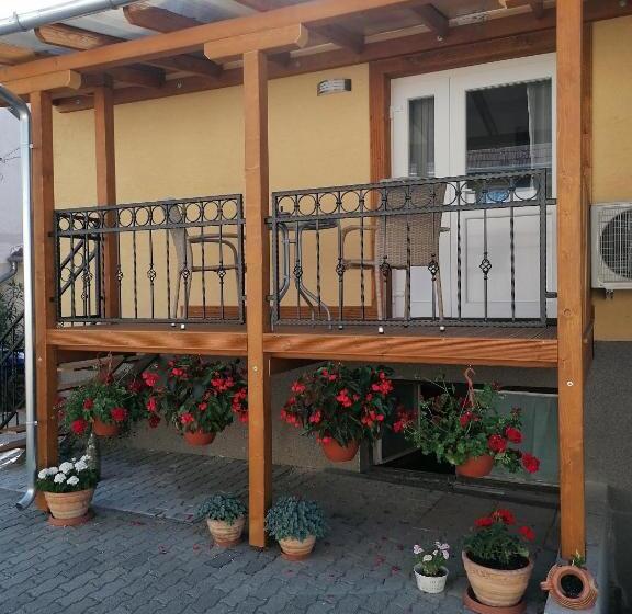 آپارتمان 1 خوابه همکف, Kata Vendégház