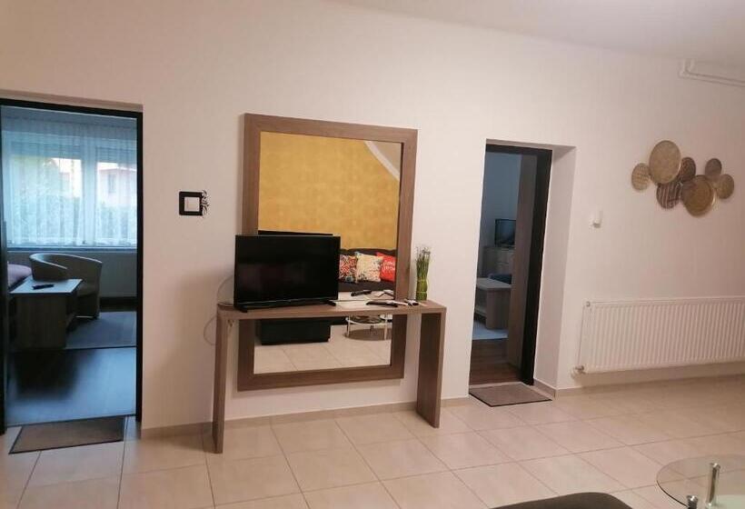 آپارتمان 2 خوابه, Kata Vendégház