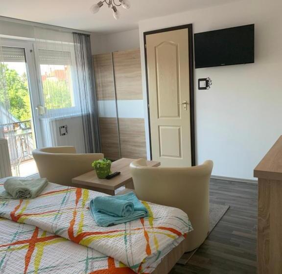 اتاق استاندارد با بالکن, Kata Vendégház