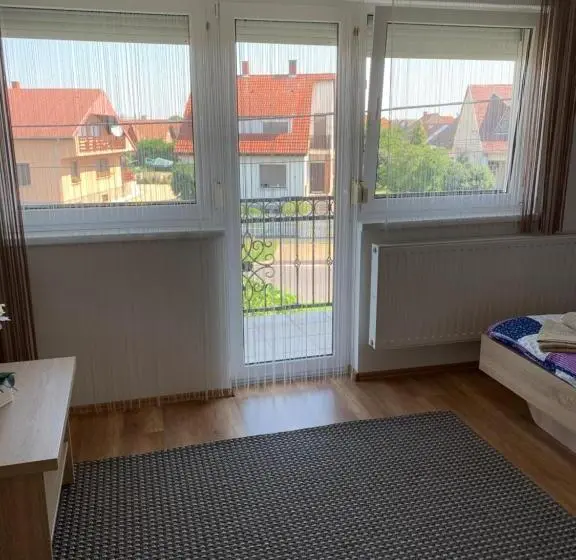 اتاق استاندارد, Kata Vendégház