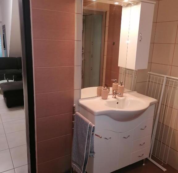 آپارتمان 2 خوابه, Kata Vendégház