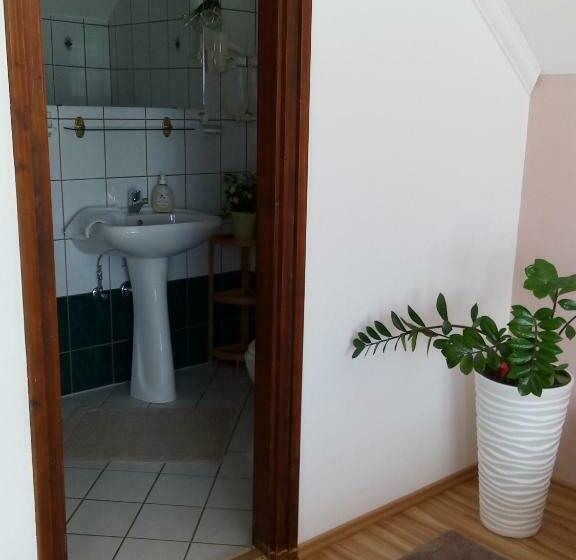 استودیوی استاندارد, Majláth Vendégház