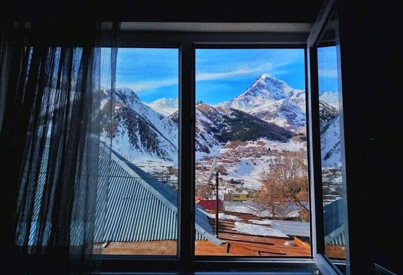 اتاق استاندارد با چشم‌انداز کوهستان, Nestt