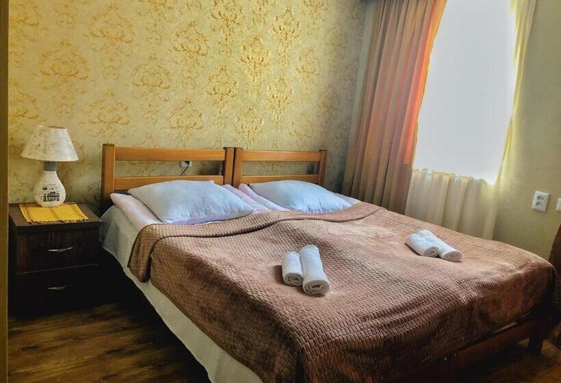 اتاق لوکس با بالکن, Nestt