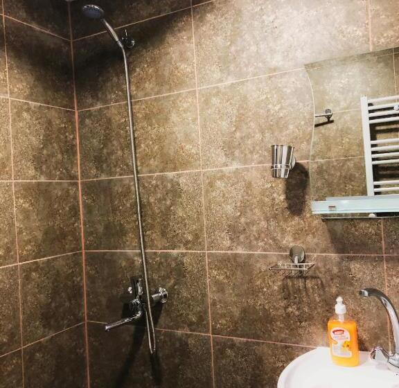 اتاق لوکس با بالکن, Nestt