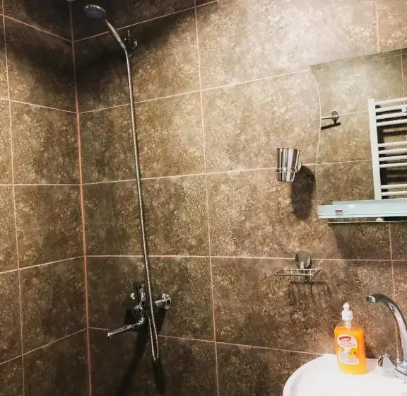 اتاق لوکس با بالکن, Nestt