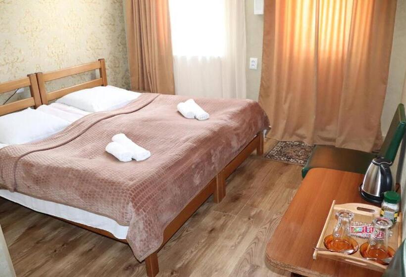 اتاق لوکس با بالکن, Nestt