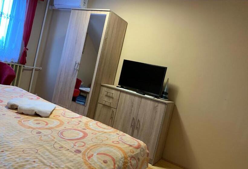 اتاق استاندارد با چشم‌انداز باغ, Németh Vendégház