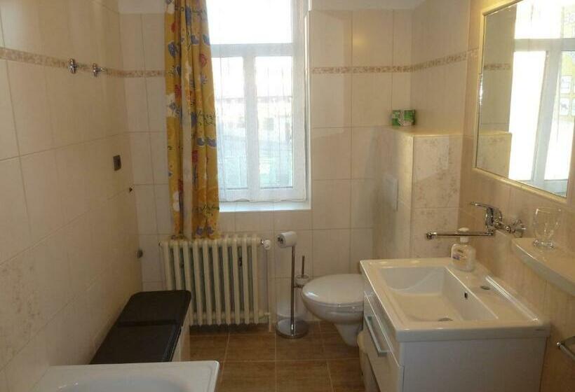 شقة غرفتين, Penzion Holiday