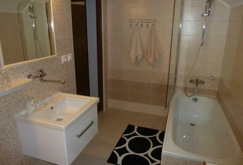 شقة غرفتين, Penzion Holiday