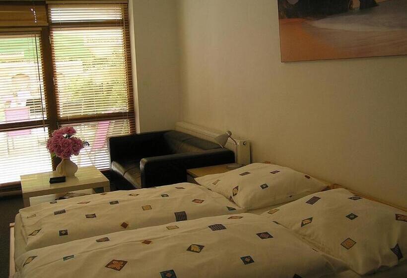 اتاق راحتی سه تخته, Penzion Marriot