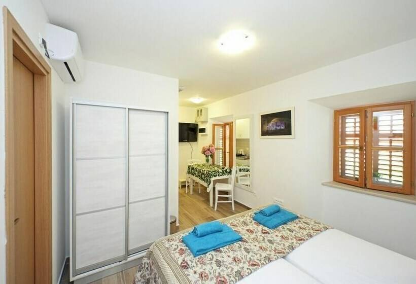 Standard-studio, Hortenzia House