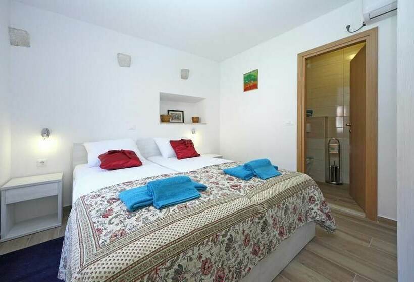 Standard-studio, Hortenzia House