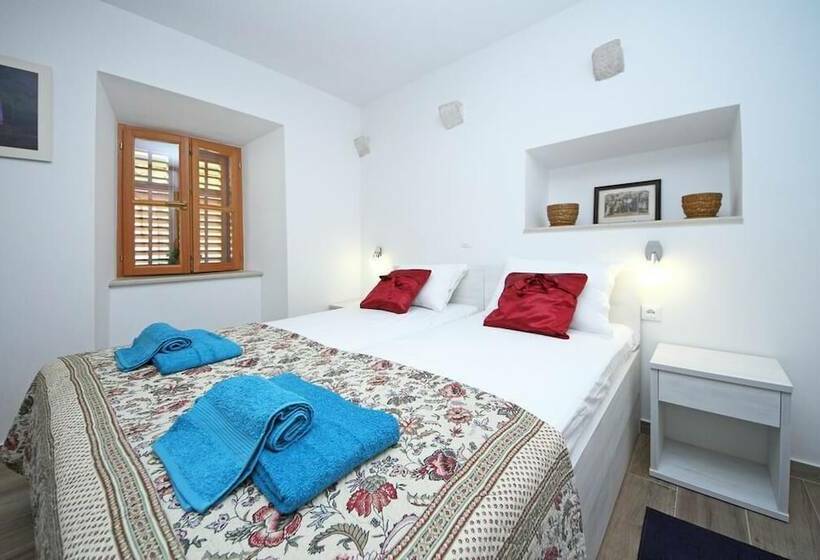 Standard-studio, Hortenzia House