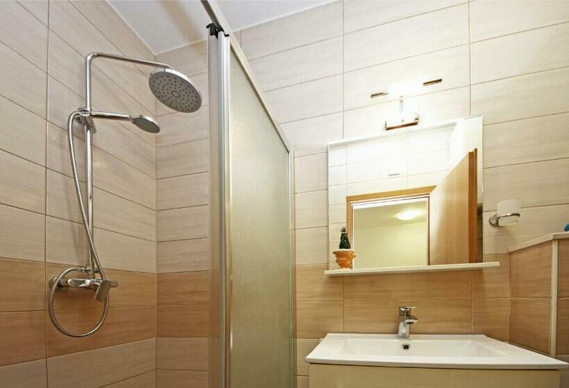 Standard-huone Puutarhanäkymä, Hortenzia House