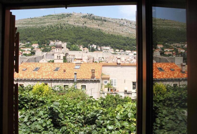 Standard-studio, Hortenzia House