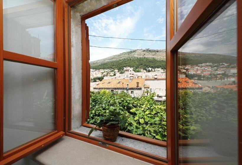 Standard-studio, Hortenzia House