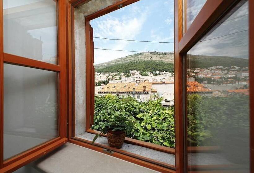 Standard-studio, Hortenzia House