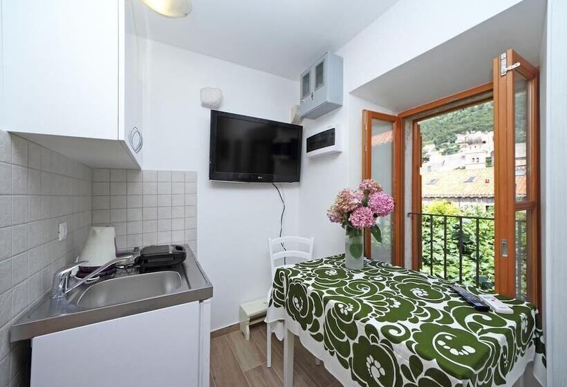 Standard-studio, Hortenzia House