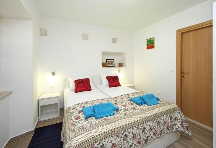 Standard-studio, Hortenzia House