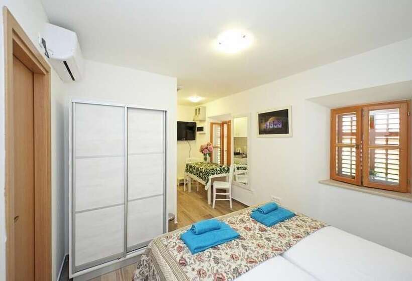 Standard-studio, Hortenzia House