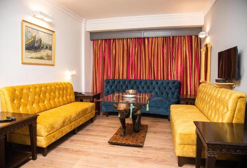 سوییت لوکس, Golden Parkk