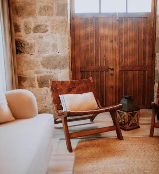 جناح جونيور, Perlacia Hotel Adatepe