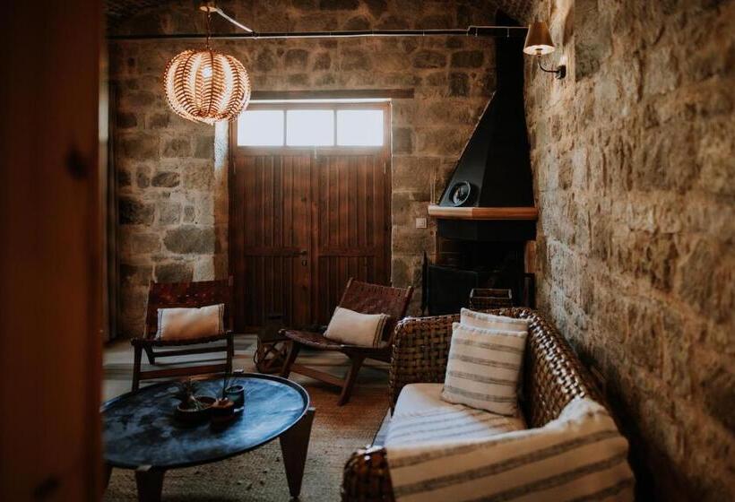 جناح جونيور, Perlacia Hotel Adatepe