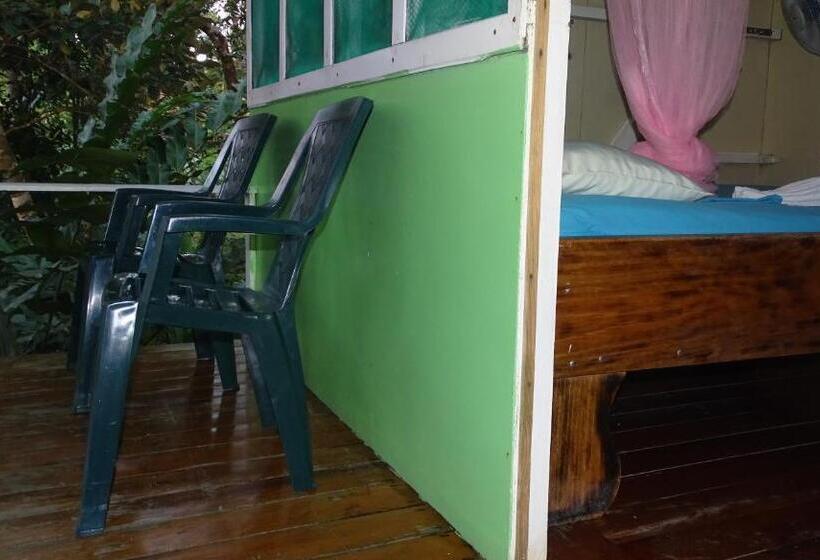 بانگلوی استاندارد با چشم‌انداز دریا, Casa Jade