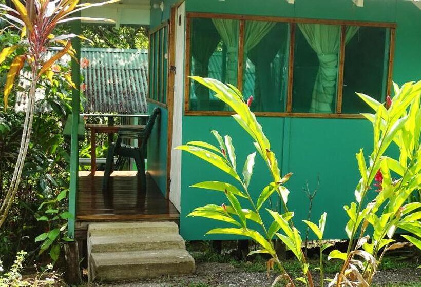 بانگلوی استاندارد با چشم‌انداز دریا, Casa Jade