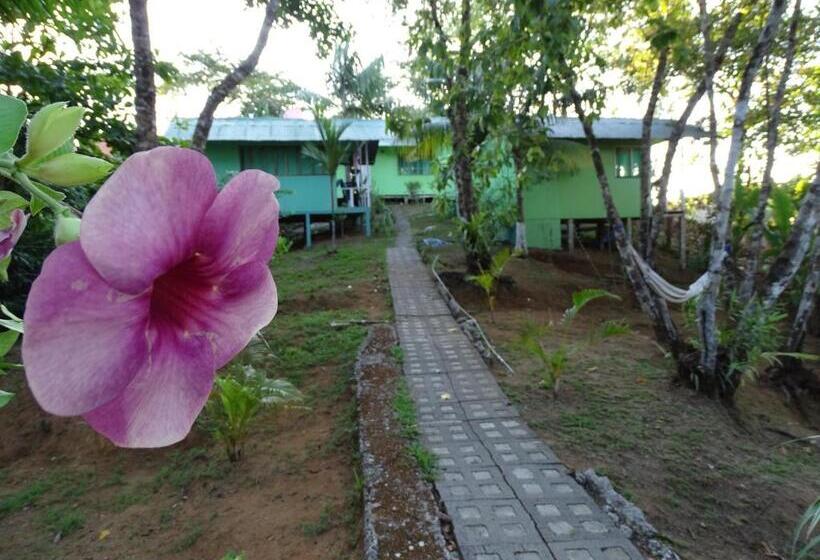 بانگلوی استاندارد با چشم‌انداز دریا, Casa Jade