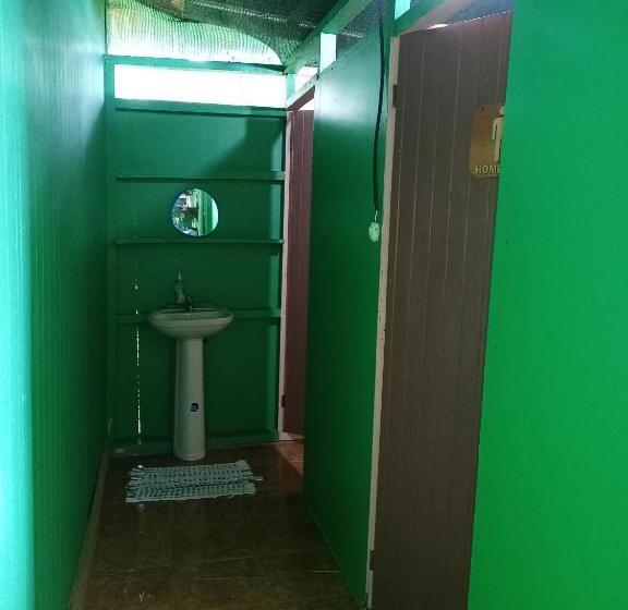 اتاق استاندارد چهارنفره با سرویس بهداشتی مشترک, Casa Jade