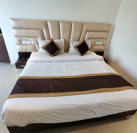 Deluxe Rum, Jr Group Of Hotels 500 Meter From Golden Temple