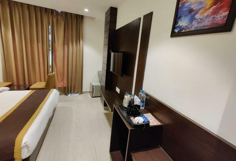 Deluxe Rum, Jr Group Of Hotels 500 Meter From Golden Temple