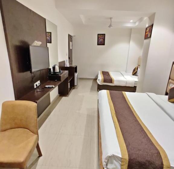 Familjerum, Jr Group Of Hotels 500 Meter From Golden Temple