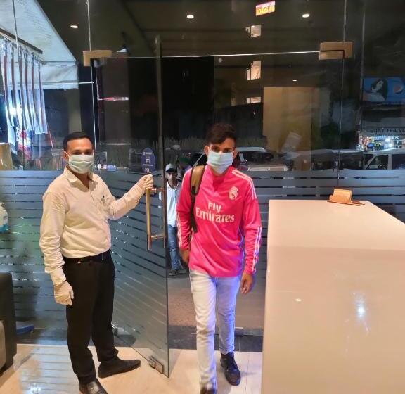 Deluxe Rum, Jr Group Of Hotels 500 Meter From Golden Temple