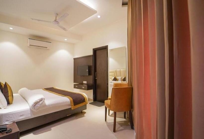 Deluxe Rum, Jr Group Of Hotels 500 Meter From Golden Temple