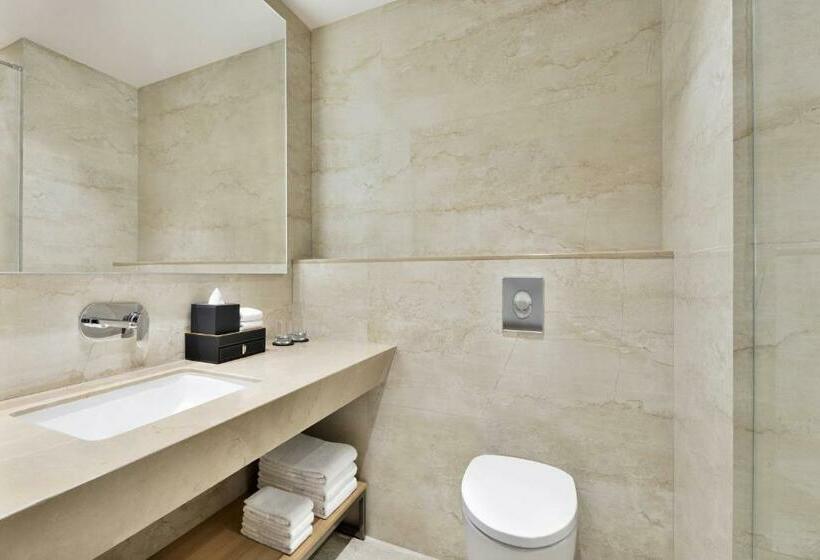 חדר דלוקס,מיטת קינג עם נוף לעיר, Courtyard By Marriott Nashik