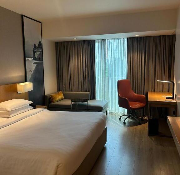 חדר דלוקס,מיטת קינג עם נוף לעיר, Courtyard By Marriott Nashik