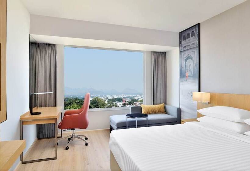 סוויטה נשיאותית, Courtyard By Marriott Nashik