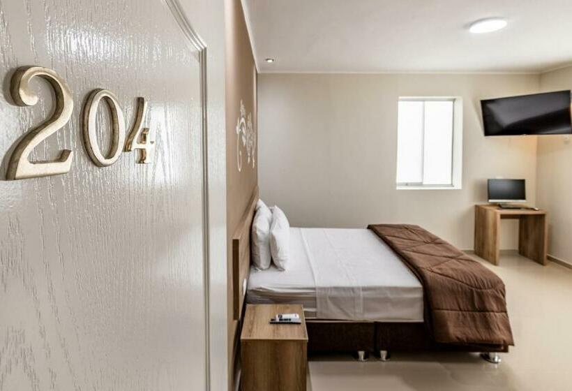 اتاق لوکس با تخت بزرگ, Solec Piura