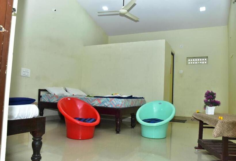 غرفة ديلوكس ثلاثية, Megha Resort , Hampi