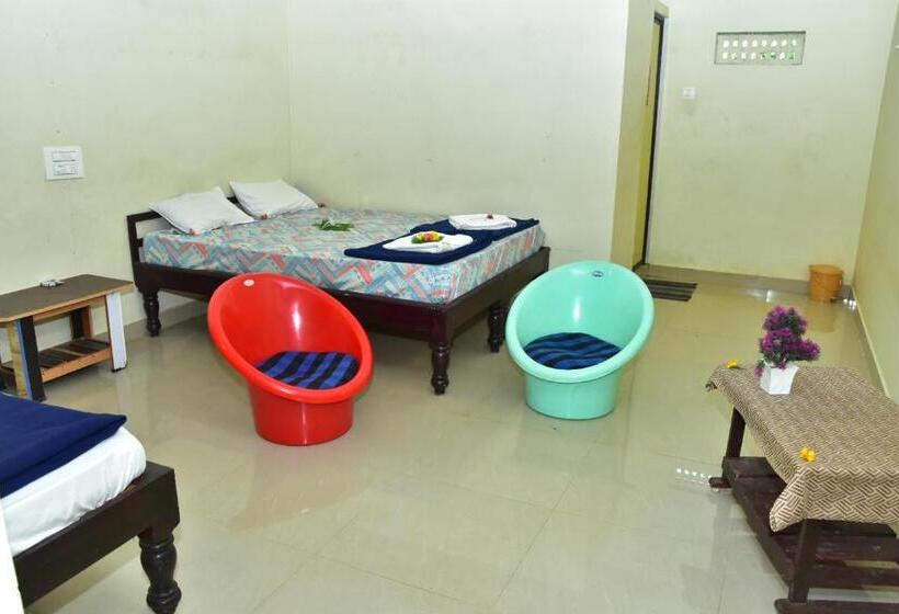 غرفة ديلوكس ثلاثية, Megha Resort , Hampi