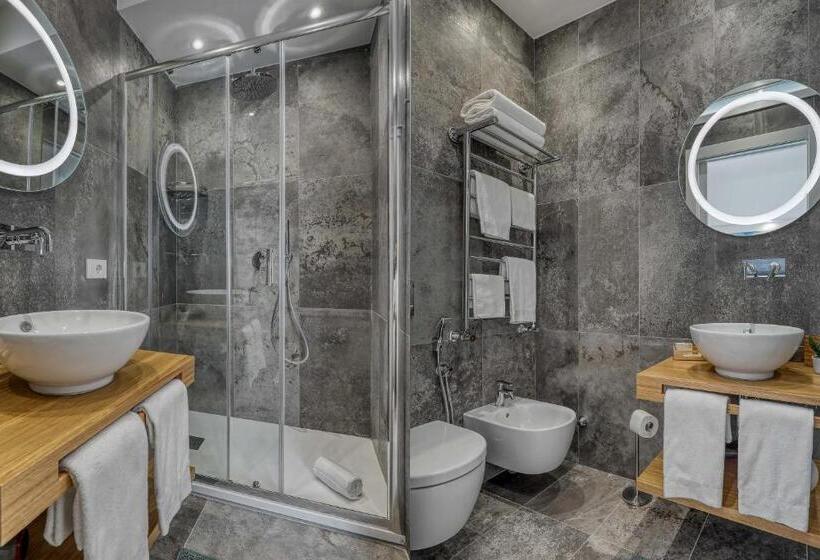 اتاق استاندارد با بالکن, Gallery Suite