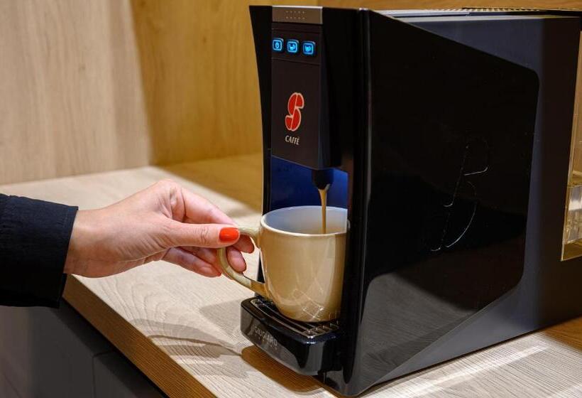 آپارتمان 1 خوابه با بالکن, Dozsa Residence